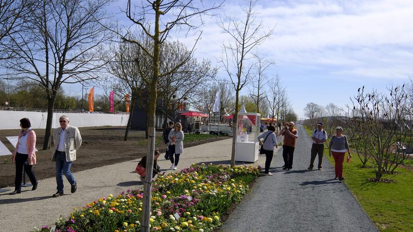 Rund 1200 Besucher sahen sich am ersten Ausstellungstag auf dem Gelände um, das später einmal ein Naherholungsgebiet für den neuen Stadtteil Hubland werden soll.