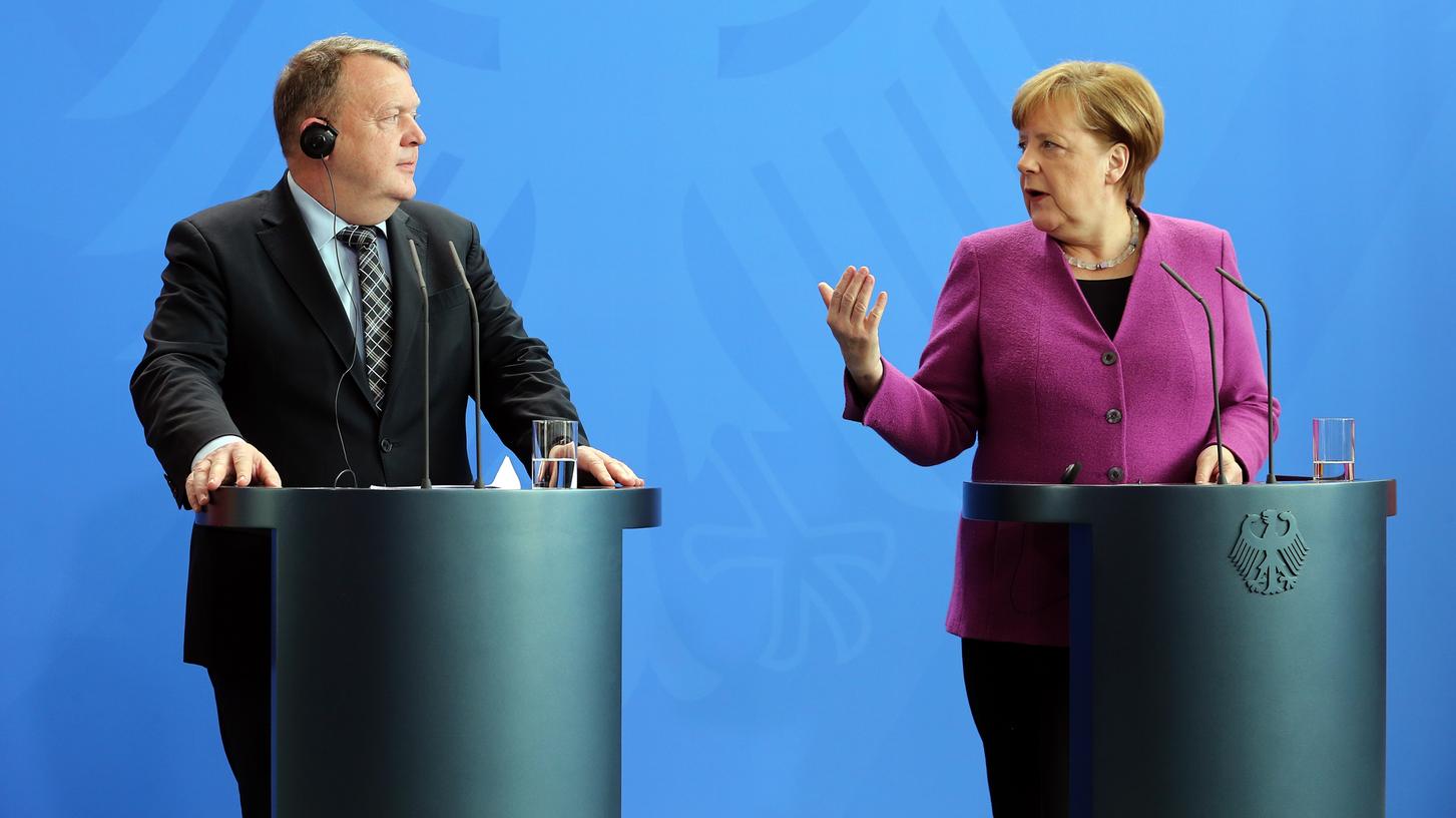 Bundeskanzlerin Angela Merkel (CDU) gibt im Bundeskanzleramt eine Pressekonferenz mit dem dänischen Ministerpräsidenten Lars Løkke Rasmussen.