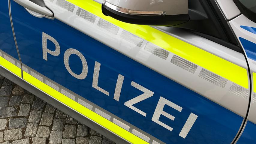 Polizisten in Bayern sollen künftig auch dann gegen Bürger ermitteln und deren Daten überwachen können, wenn keine konkrete Gefahr besteht. Dies sieht das neue 
Polizeiaufgabengesetz vor, das im Mai im Landtag verabschiedet werden soll.
