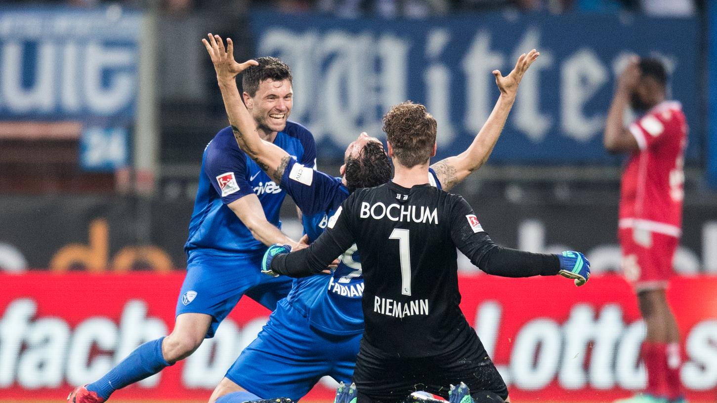 Pure Freude in Bochum: Der VfL jubelt über den letztendlich entscheidenden Treffer zum 3:2 durch Kevin Stöger.
