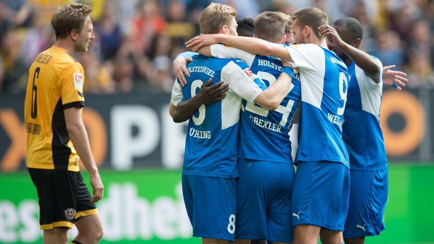 Kollektiver Jubel: Holstein Kiel siegte bei Dynamo Dresden mit 4:0.