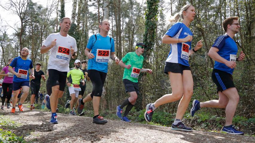 Hunderte Läufer schnürten ihre Schuhe für den Fürther Stadtwaldlauf