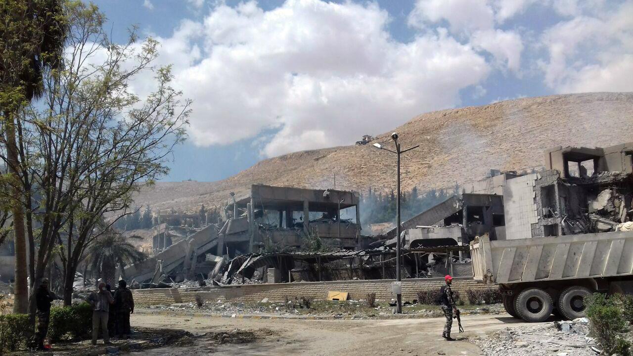 Das Foto zeigt die Überreste des Syrian Scientific Studies an Research Centers in Damskus, das während des Militärschlags zerstört wurde.