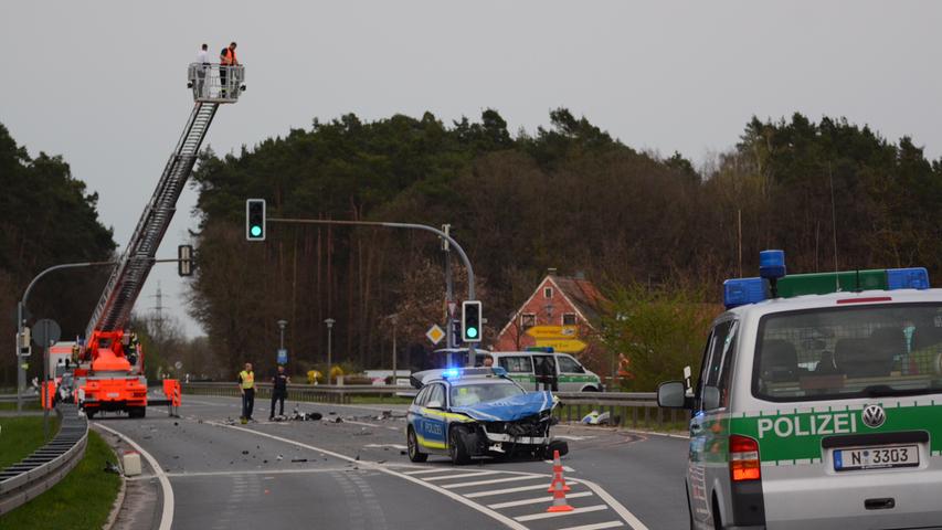 Von Polizeiauto erfasst: Mopedfahrer kommt bei Zirndorf ums Leben 