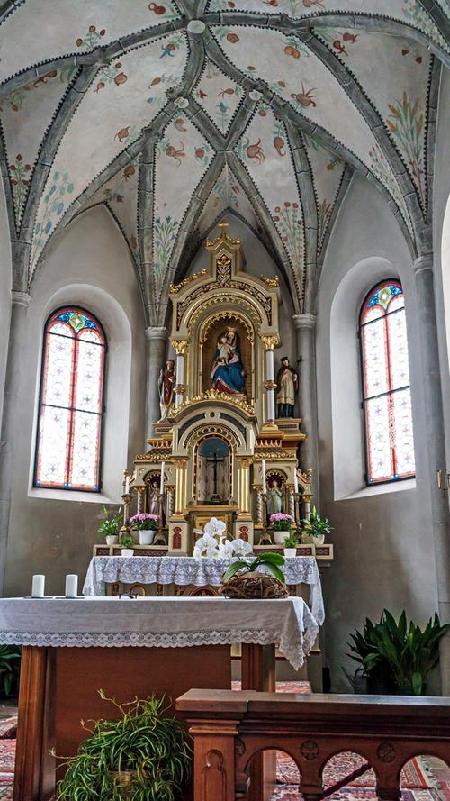 Südtirols Kirchen sind Legion - und gerade in der Gegend um Meran stets eine andächtige Einkehr wert. Dieses Gotteshaus steht in der Nähe von Dornsberg.