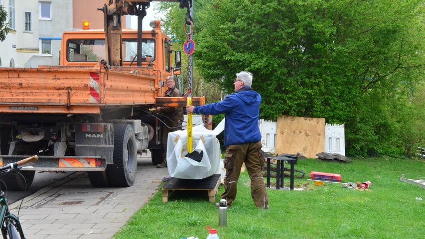 Vorbereitung für Großplastikaustellung von Rui Chafes in Bamberg