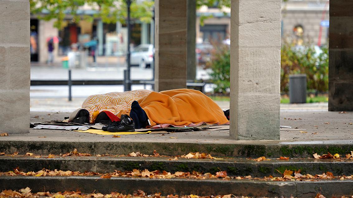 Obdachlosigkeit: Hohe Mieten und soziale Probleme Obdachlosigkeit: Hohe Mieten und soziale Probleme