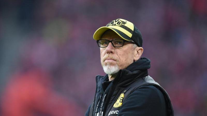 Obwohl Dortmund für den Österreicher dann eine Nummer zu groß war, trainierte er viereinhalb Jahre erfolgreich den 1. FC Köln, welcher auch seine erste Trainerstation in Deutschland war. Seit Juni 2018 hat Lucien Favre beim BVB übernommen, sodass Peter Stöger aktuell frei ist und in Nürnberg gegen den Abstieg kämpfen könnte.