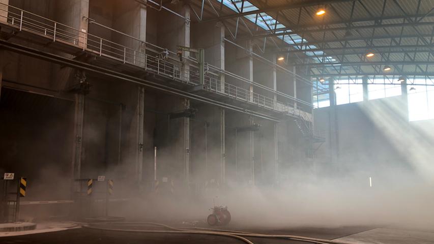 Bunkerbrand: Rauch wabert aus Nürnberger Müllverbrennungsanlage