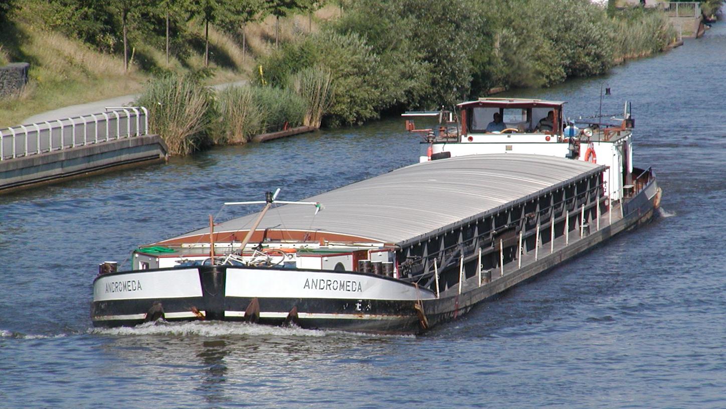 Binnenschiff: Entlang des Rheins wird die Stickoxidbelastung laut Studie trotz Diesel-Fahrverbots zu hoch bleiben.
