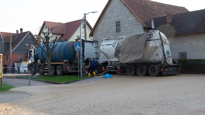 Thüringen: Explodierender Lkw sorgt für Sauerei