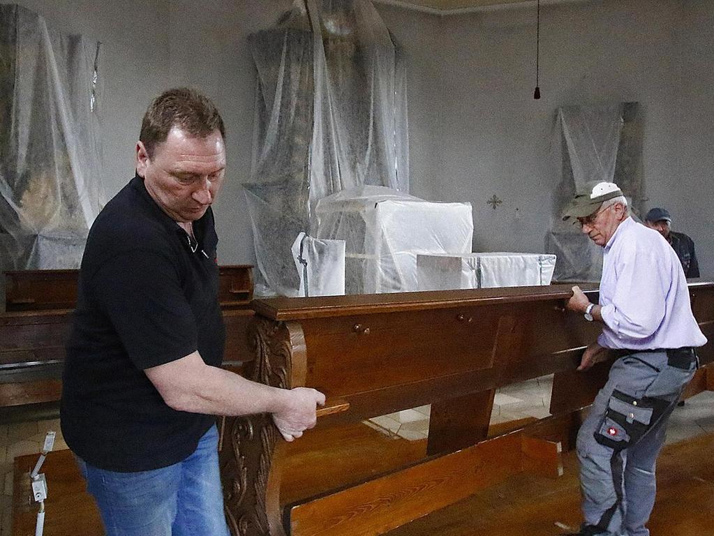 Kirchenrenovierung in Laaber beginnt mit Bankauszug
