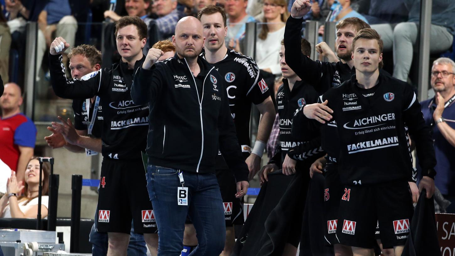 Die Mannschaft und ihr Trainer Adalsteinn Eyjolfsson haben zuletzt nicht mehr zusammengefunden. Die Mannschaft und ihr Trainer Adalsteinn Eyjolfsson haben zuletzt nicht mehr zusammengefunden.