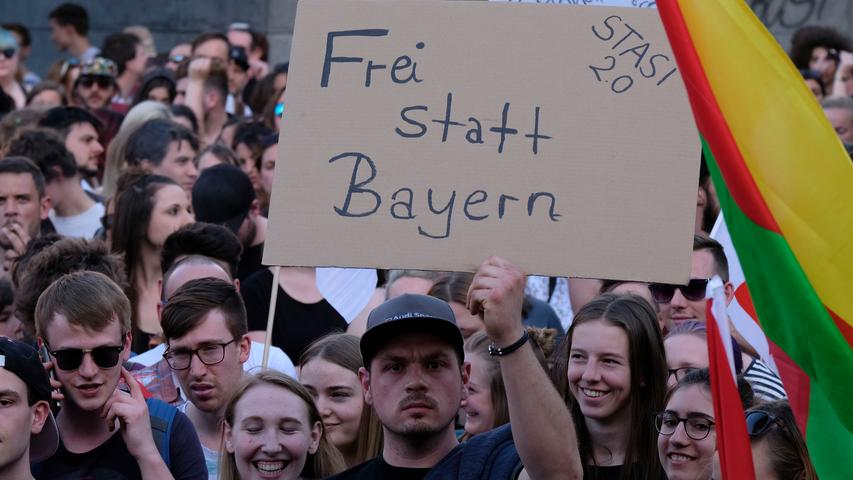 "Frei statt Bayern": Nürnberg protestiert gegen geplantes Polizeigesetz