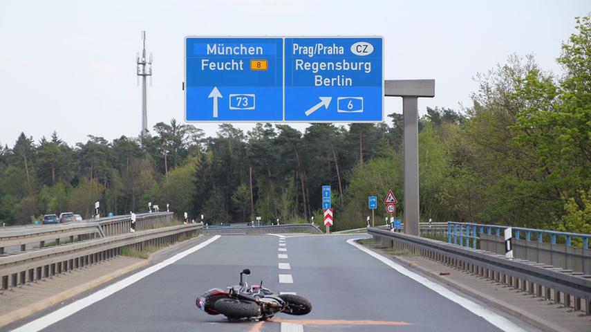 Tödlicher Unfall auf A73: Motorradfahrer stirbt bei Nürnberg