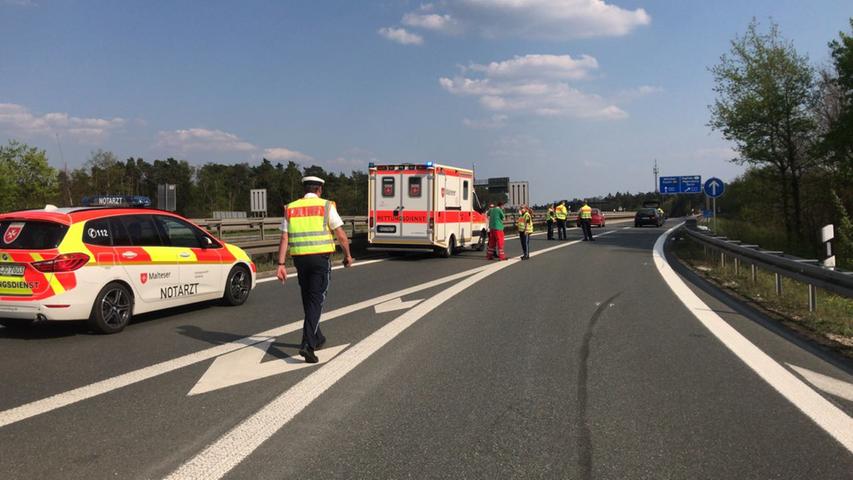 Tödlicher Unfall auf A73: Motorradfahrer stirbt bei Nürnberg