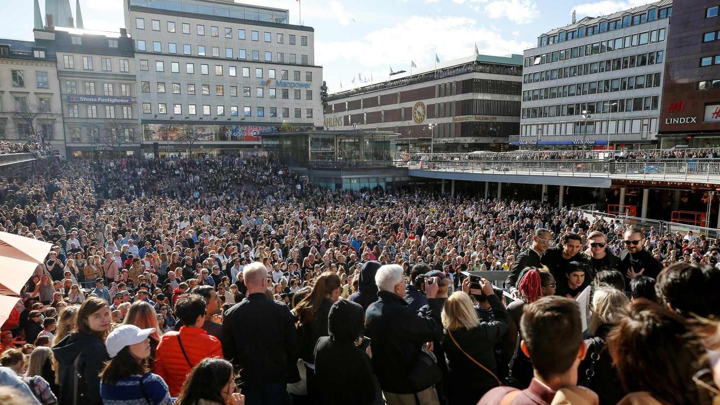 Avicii galt als einer der erfolgreichsten Musikmixer der Elektropopbranche. Am Samstag haben sich hunderte Schweden öffentlich von ihm verabschiedet.