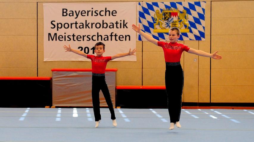 Atemberaubende Figuren: Bayerische Meisterschaft der Sportakrobatik