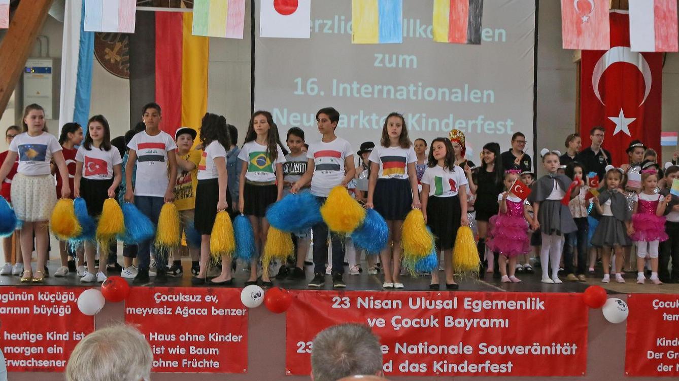 Internationales Kinderfest auf Neumarkter Bühne