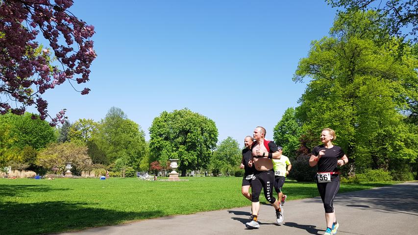 Schwitzen für die Spende: 150 Sportler bei Stadtparklauf in Nürnberg