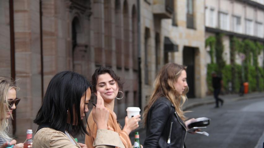 Bilder: Hier spaziert Popstar Selena Gomez durch Nürnberg