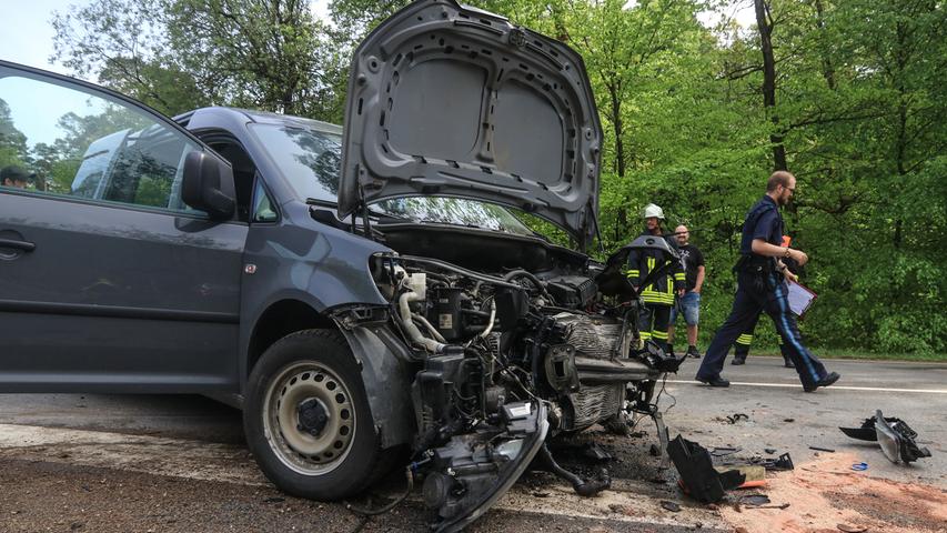 Auto übersehen: Frontalzusammenstoß zwischen Bamberg und Pödeldorf
