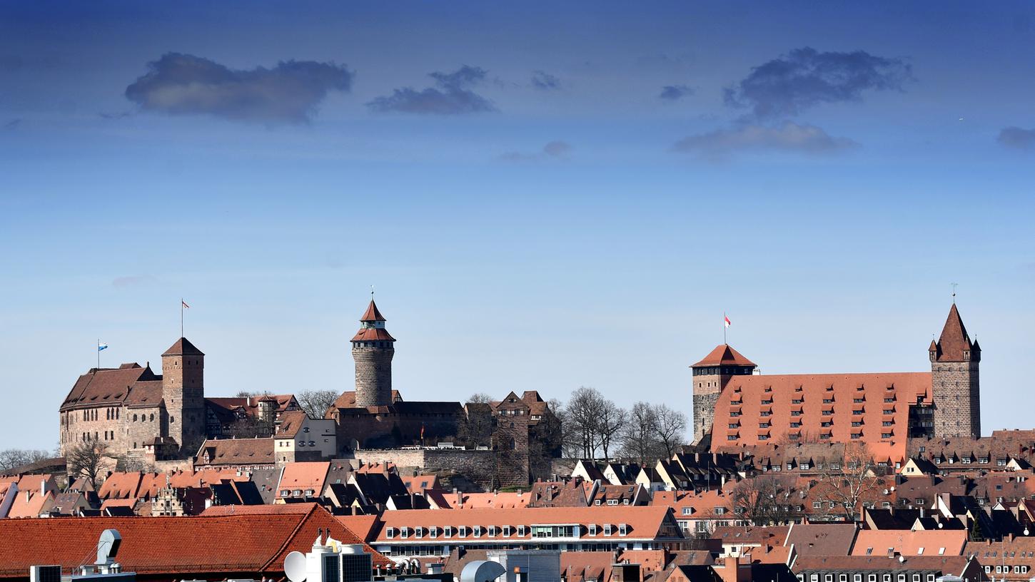 Nürnberg wächst, aber nur noch etwa die Hälfte der Befragten hält die Stadt für sicher - das zeigt die jüngste Haushaltserhebung.