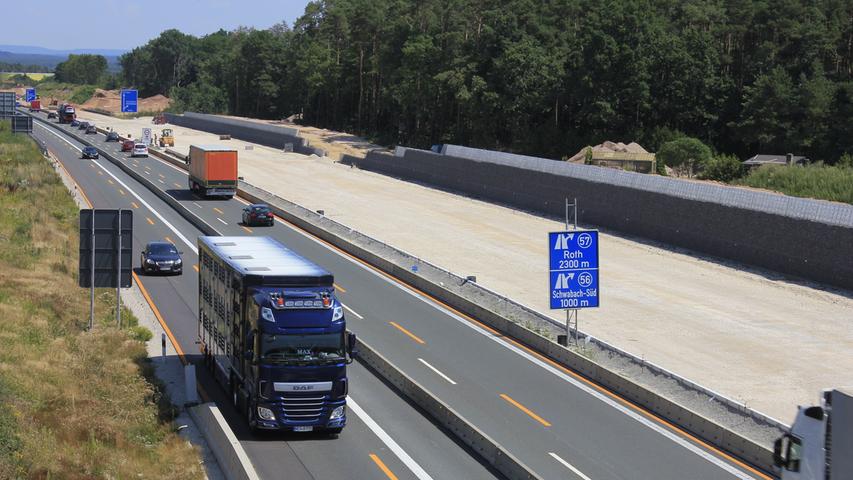 Lkw kracht auf A6 bei Schwabach ungebremst in Stauende 