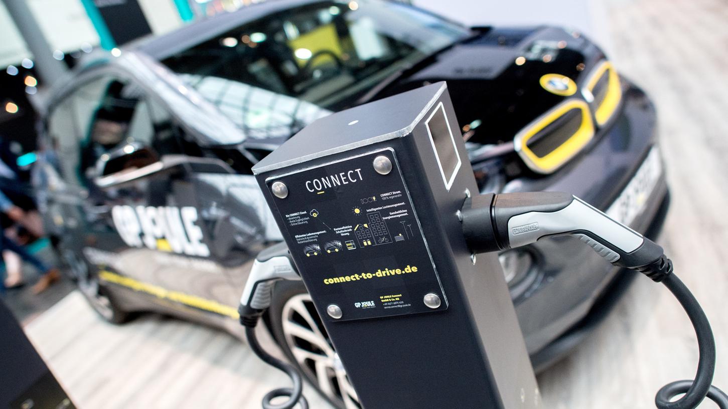 Bekommt Bayern eine Batteriezellenfabrik für E-Autos? 