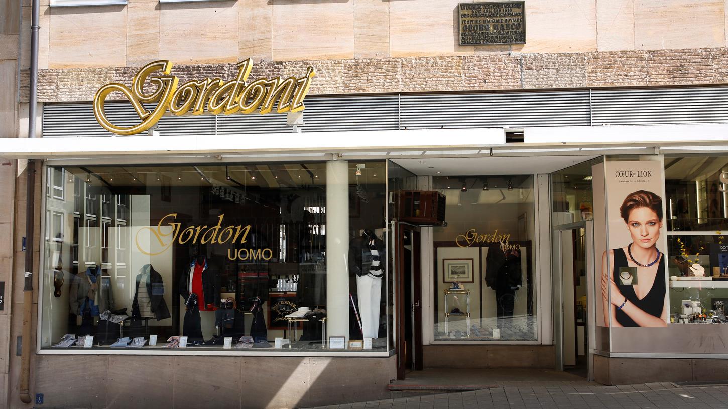 Vor mehr als drei Jahren räumten Einbrecher die Edelboutique "Gordoni Uomo" am Hauptmarkt komplett aus.