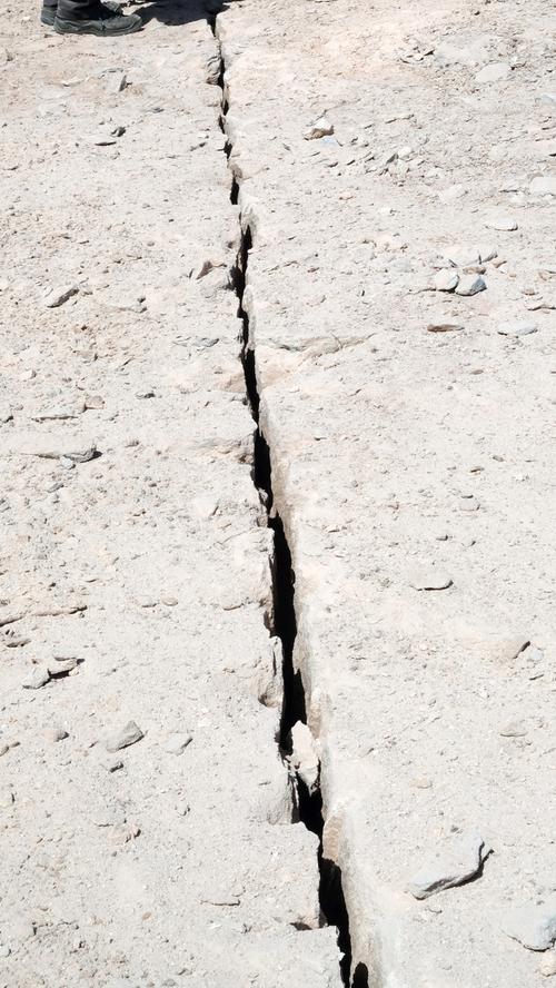 Schaulustige und ein großer Knall: Sandstein-Sprengung in Worzeldorf
