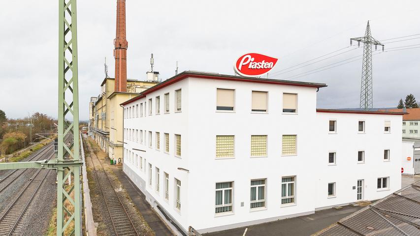 Seit 1948 befindet sich das Werk des Süßwarenherstellers Piasten im Forchheimer Nordosten. Auf 40.000 Quadratmetern wird produziert, …