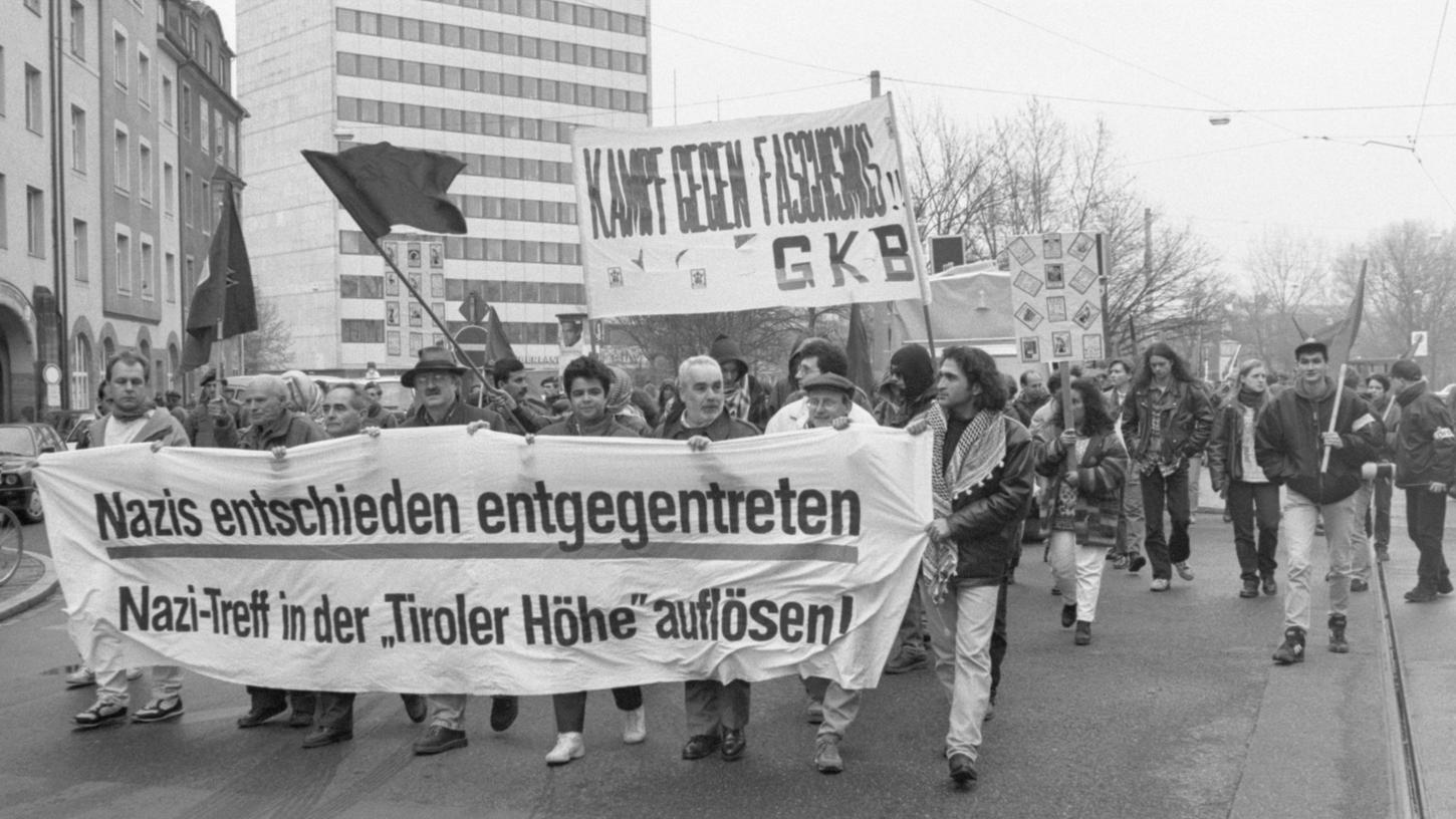 Die Speisegaststätte "Tiroler Höhe" in Nürnberg war in den 90er Jahren ein Sammelpunkt für Neonazis. Auch Beate Zschäpe, Uwe Mundlos und Uwe Böhnhardt kamen hierher. Bürger forderten damals die Auflösung.