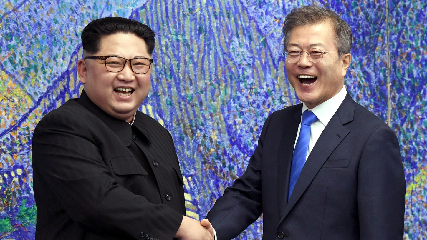 Ein historischer Tag: Erstmals seit Kriegsende vor 65 Jahren hat ein nordkoreanischer Staatsführer die Grenze zu Südkorea übertreten.