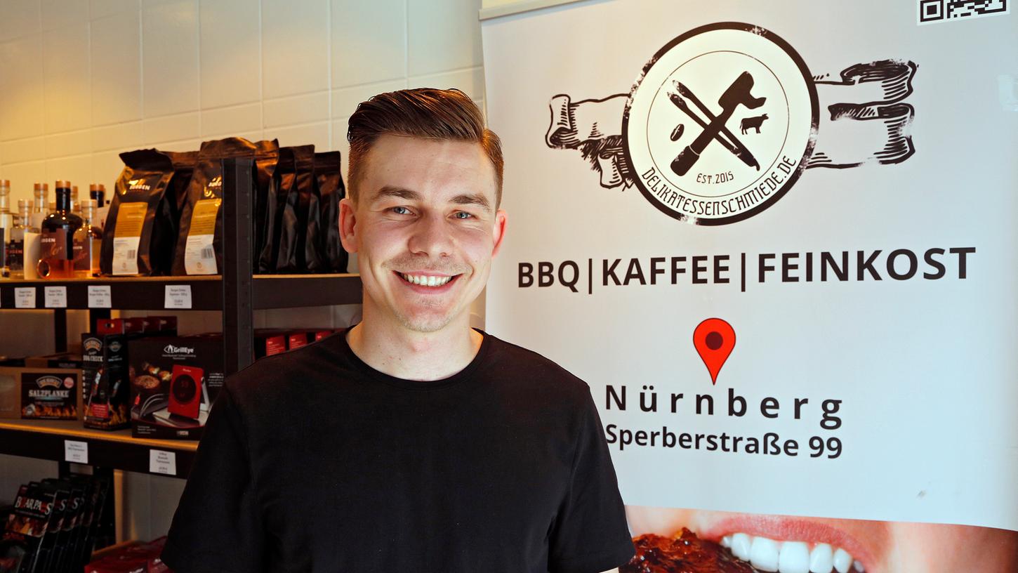 Im Zeichen der Grillzange: Uli Niklaus in der gerade eröffneten Im Zeichen der Grillzange: Uli Niklaus in der gerade eröffneten