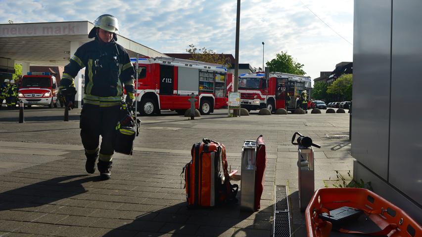 Mit Drehleiter und Atemschutz: Feuerwehrübung im Erlanger Rathaus