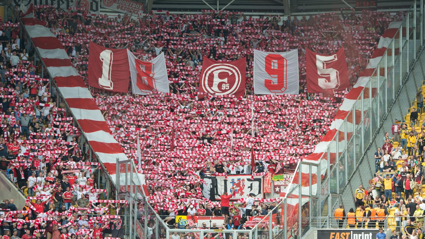 Fans von Fortuna Düsseldorf sind am Samstag zum Auftakt der Rückrunde zu Gast in Augsburg.