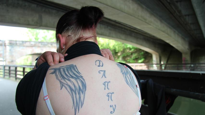 Die Flügel auf Monikas Rücken haben für die 30-Jährige einen hohen symbolischen Wert. In der Mitte steht der Name ihres Erstgeborenen. Das Bild...