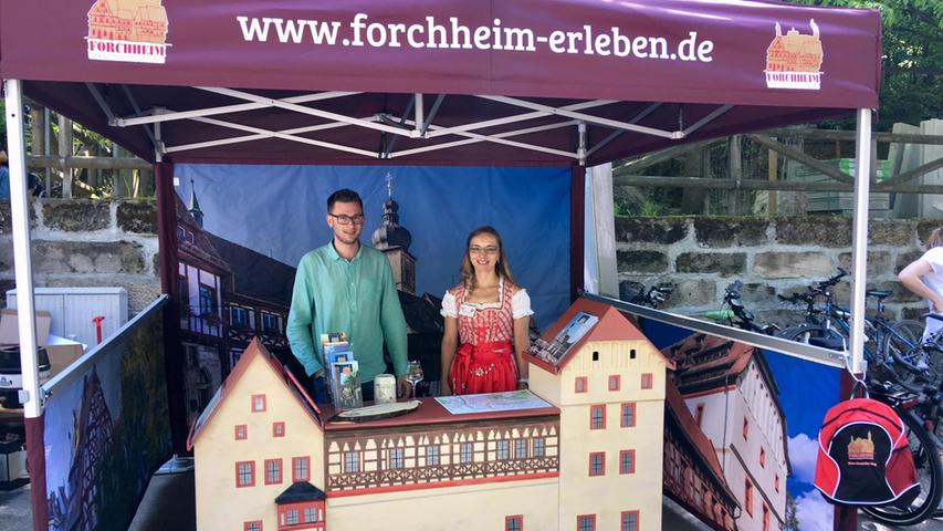 Der neue Messestand der Tourist-Information wurde erstmals bei der Bierkeller Saisoneröffnung im Kellerwald vorgestellt.
 Foto: Stadt Forchheim