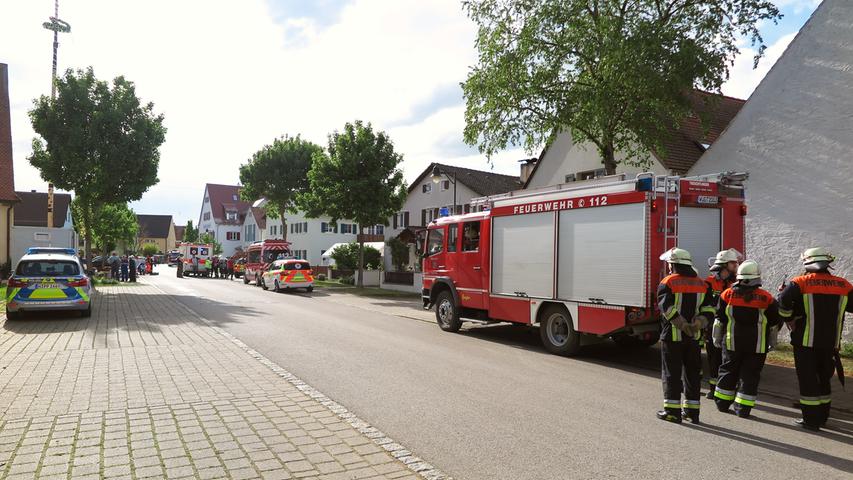 Tödliches Unglück in Wettelsheim: Maibaum erschlägt junge Frau