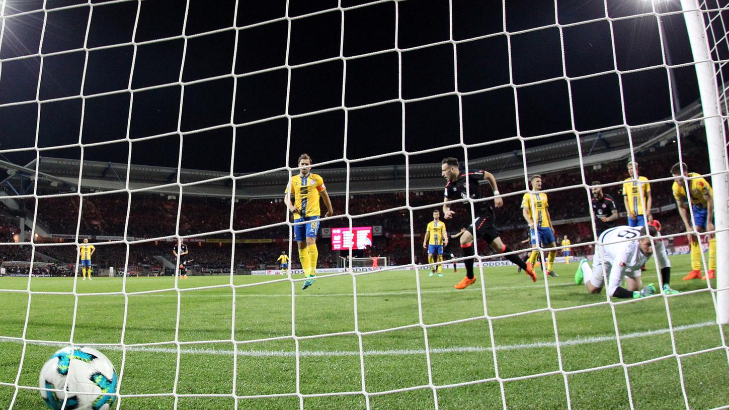 So geht's hoch! Der FCN stößt das Tor zur Bundesliga weit auf