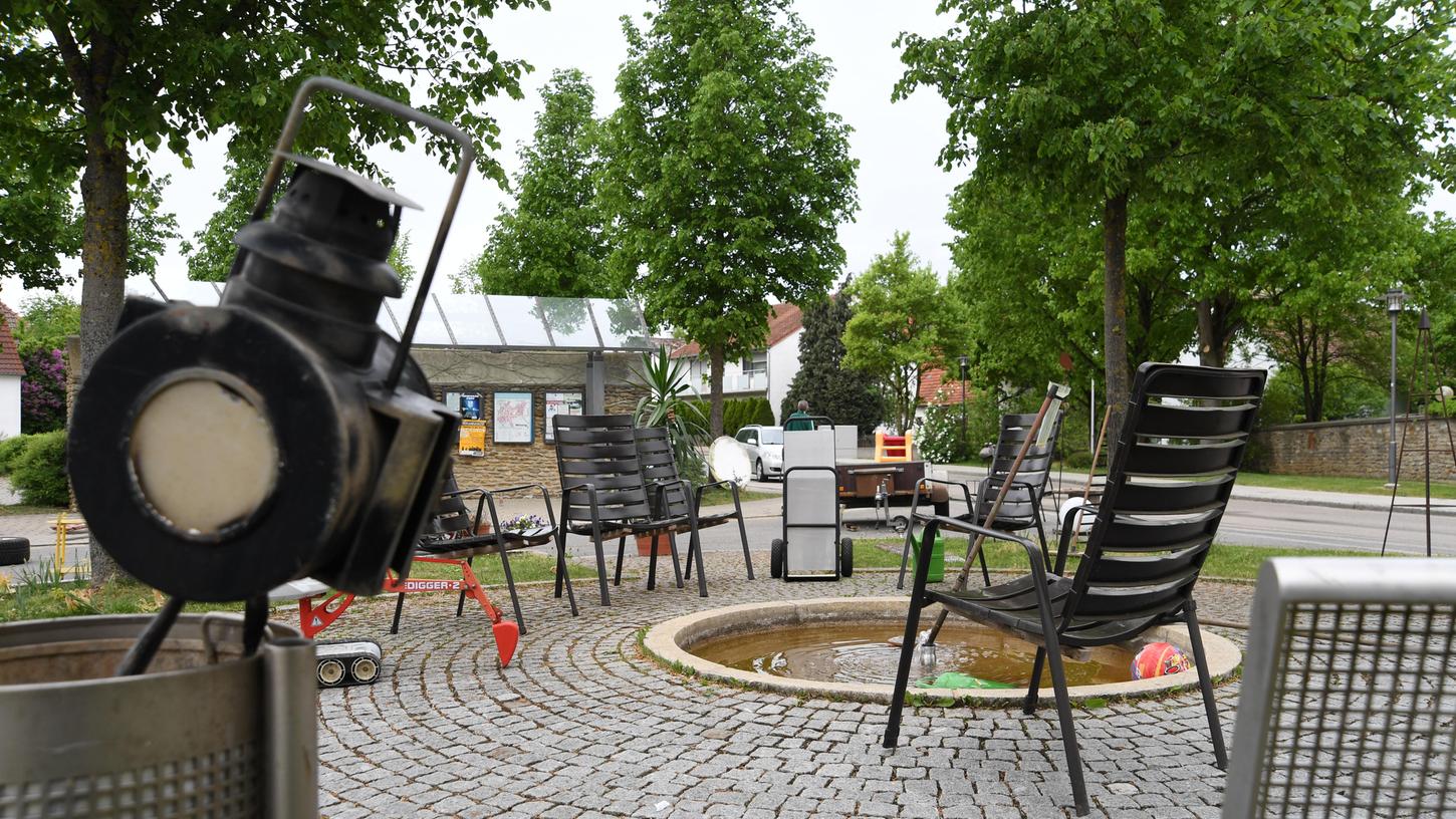 Freinacht in Möning: Wenn Gartenstühle am Dorfplatz stehen