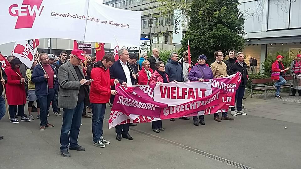 Erlangen: Kämpferische Reden zum 1. Mai Erlangen: Kämpferische Reden zum 1. Mai