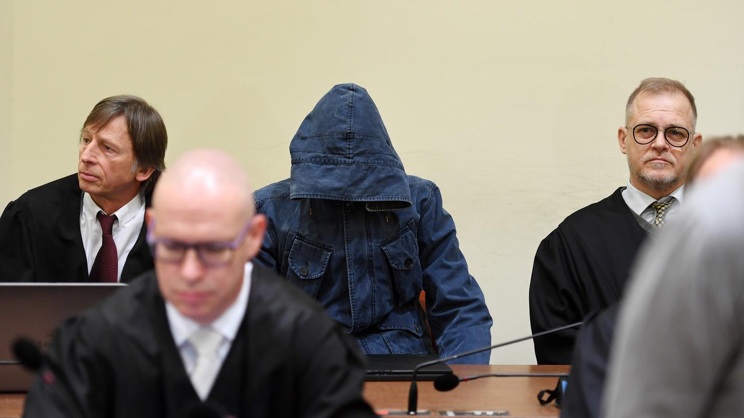 Der mutmaßlichen NSU-Waffenbeschaffer Carsten S. hat am Mittwoch vor Gericht ein umfassendes Geständnis abgelegt. Sein Verteidiger forderte Freispruch.