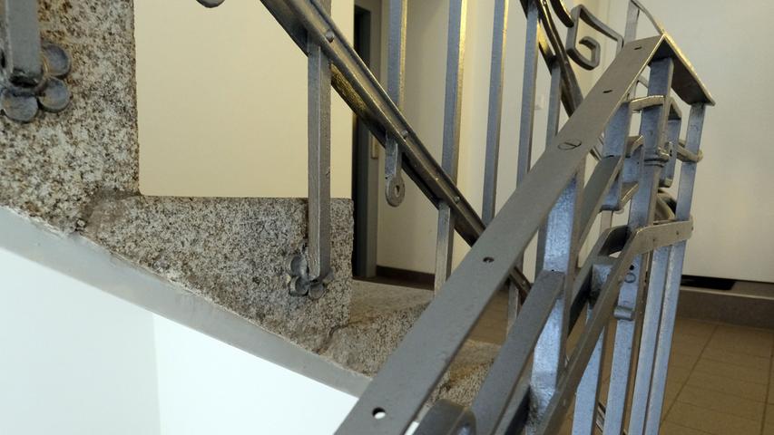 Das alte Treppenhaus blieb erhalten, die Stufen wurden vom PVC-Belag befreit.