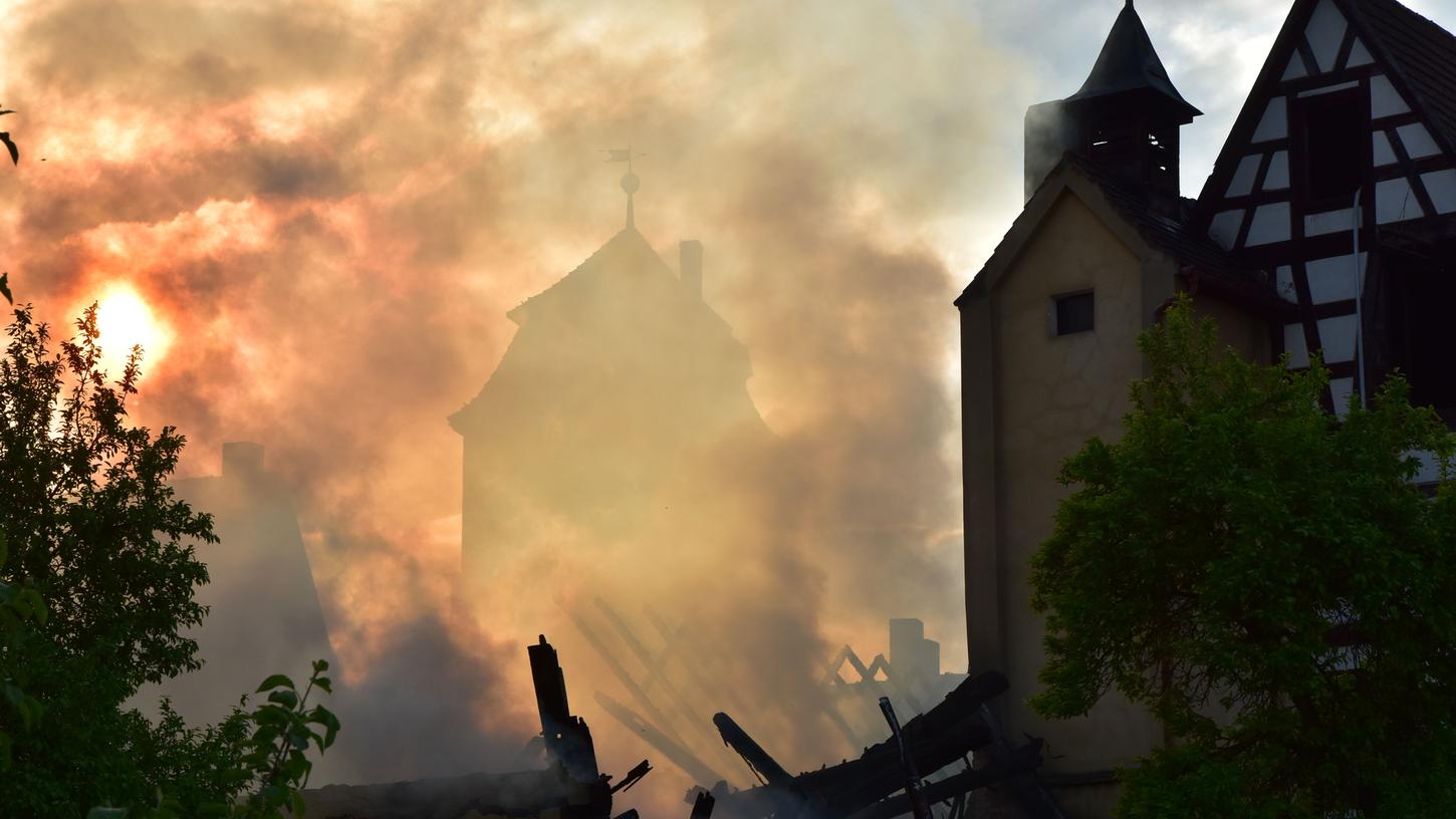 Bei dem Brand in der Spalter Altstadt am Freitagabend entstand Millionenschaden.