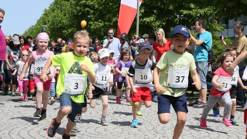 900 Läufer am Start: 6. Benefizlauf in Erlangen