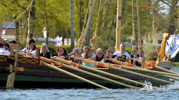 Verschiedene Mannschaften traten zum Rudertraining an.