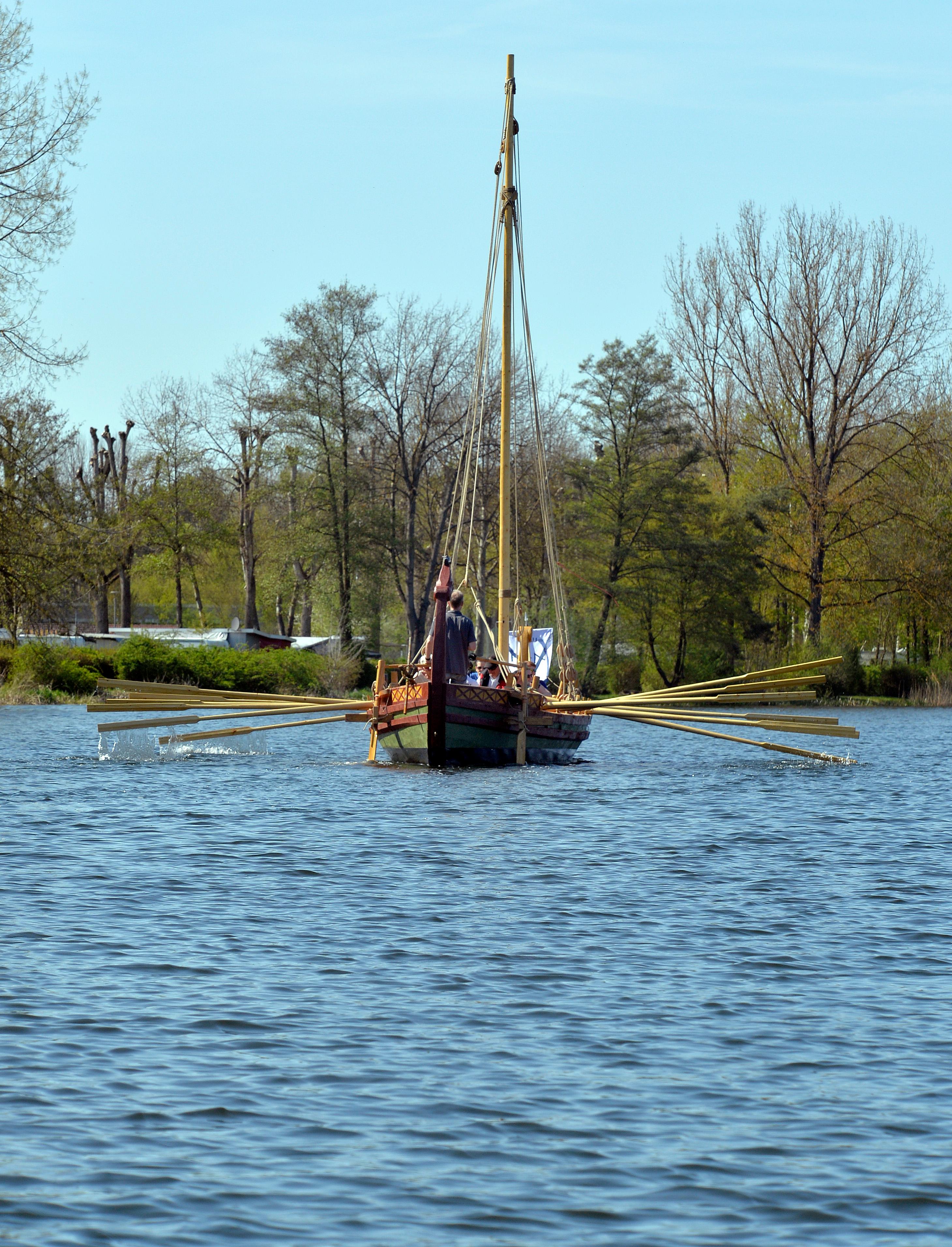 Trotzdem hatten die Ruderneulinge am Anfang ihre Schwierigkeiten mit der Umsetzung der Kommandos.