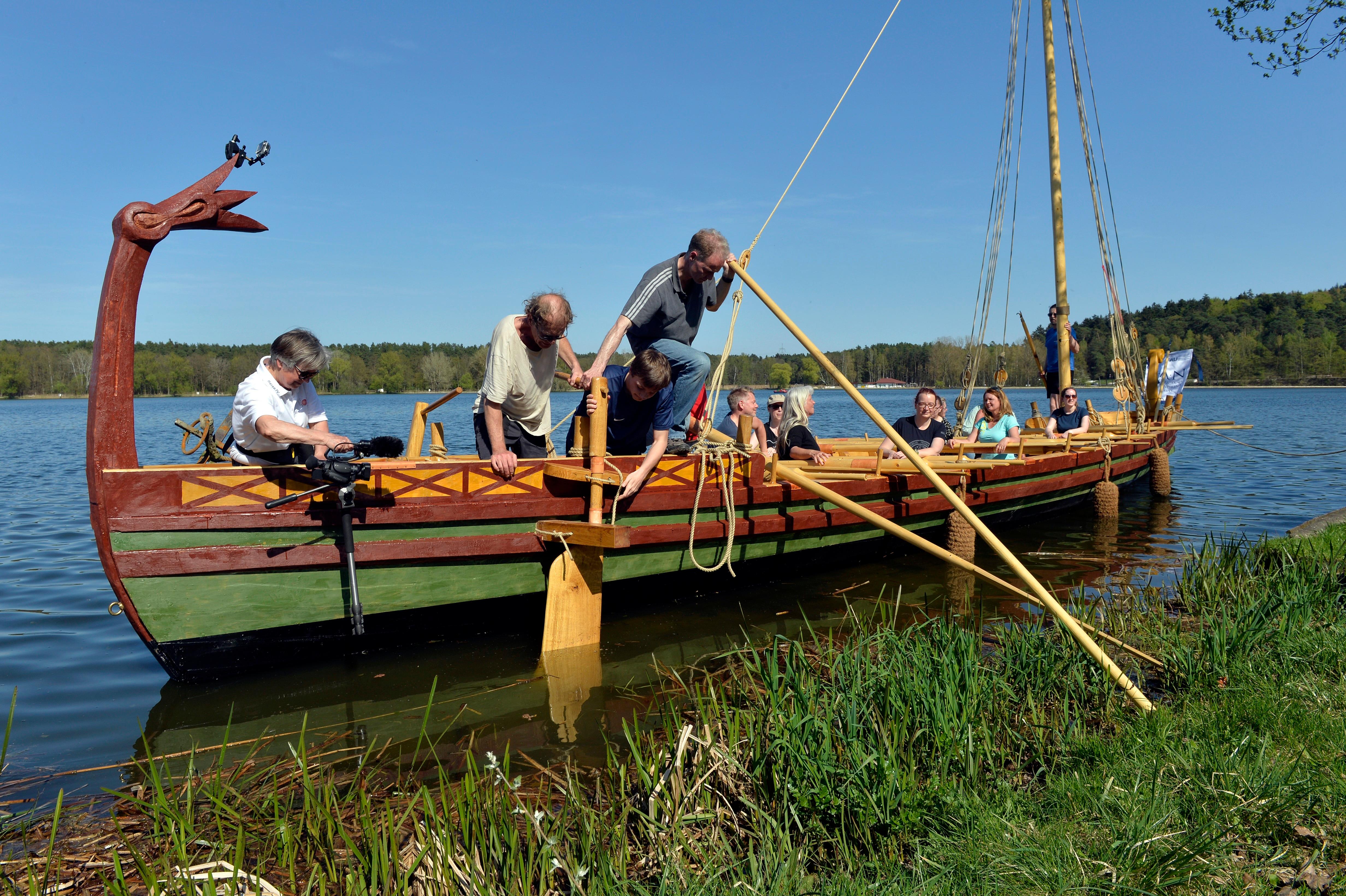 Nach einer Stunde kamen alle wieder sicher aber mit müden Armen am Ufer an.